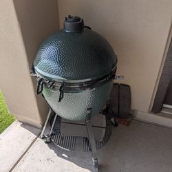 Excellent Like-New Big Green Egg XL + Accessories