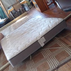 Like New Super Clean Queen Size Personal Comfort Adjustable Dual Remote Complete Bed Set Deal
