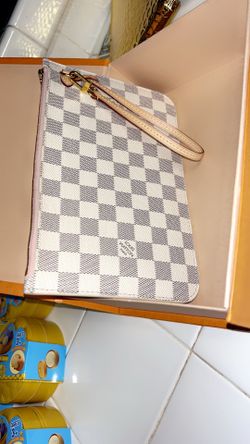 NEW LOUIS VUITON  POUCH MM