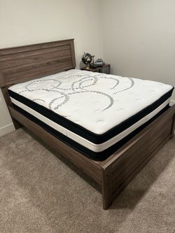 Rustic Wood like Full Bedroom Set with Trundle Bed, Dresser (mattress included,very good condition)