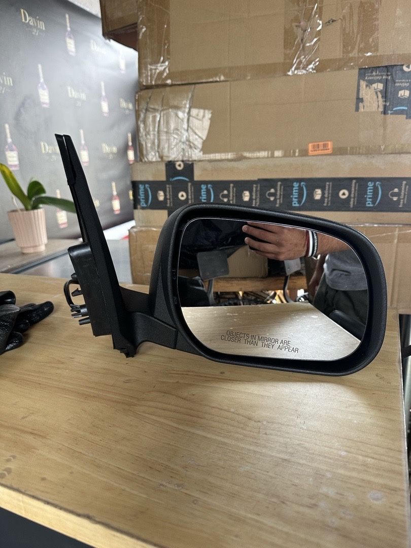 09-12 Toyota Rav4 powered right passenger side mirror