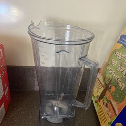 LOW PRICE MOVING- VITAMIX BLENDER JAR WITH BLADE 