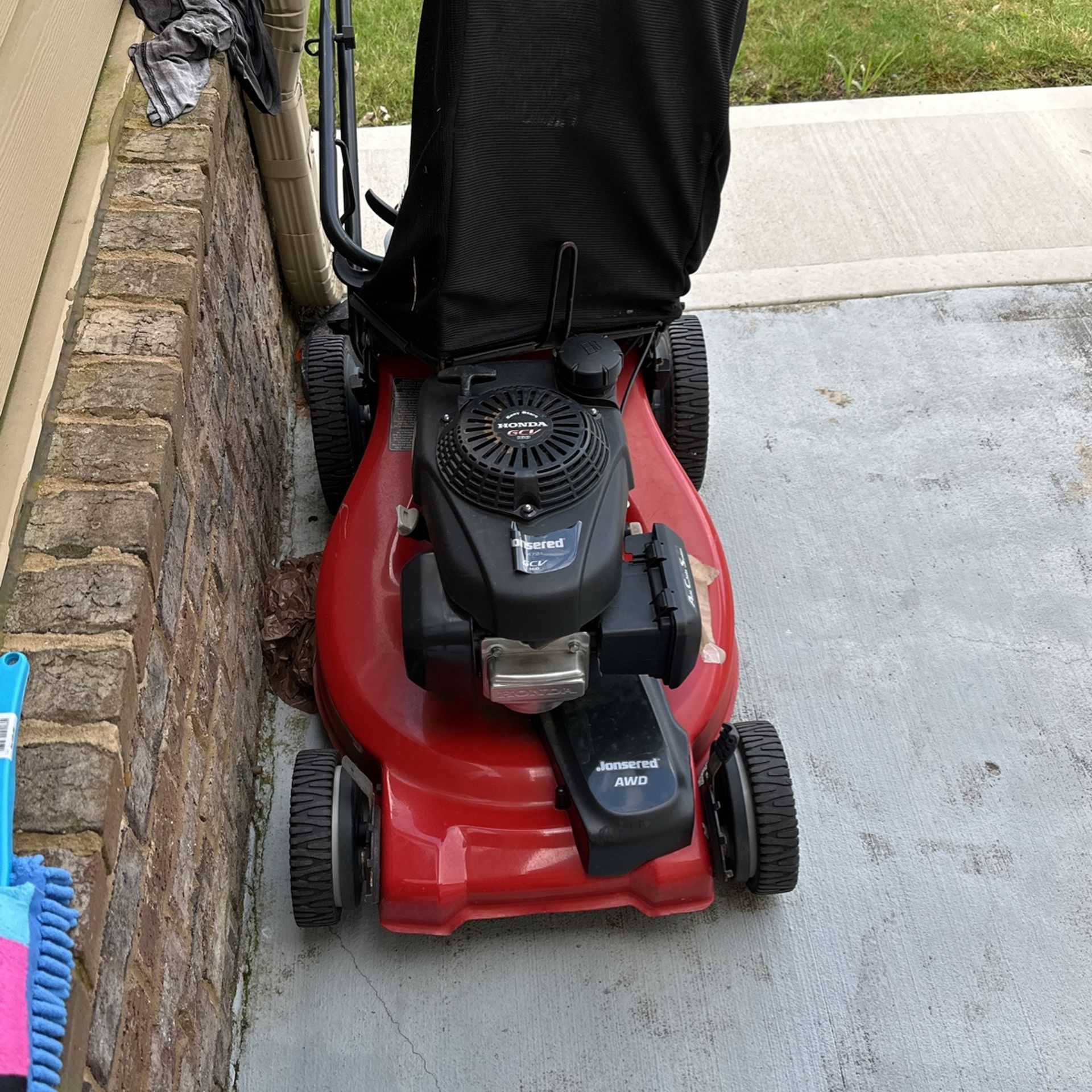 Costco Jonesred Lawn Mower Pretty New 1 Year Old 160 for Sale