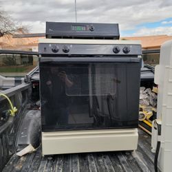 Stove And Dishwasher 