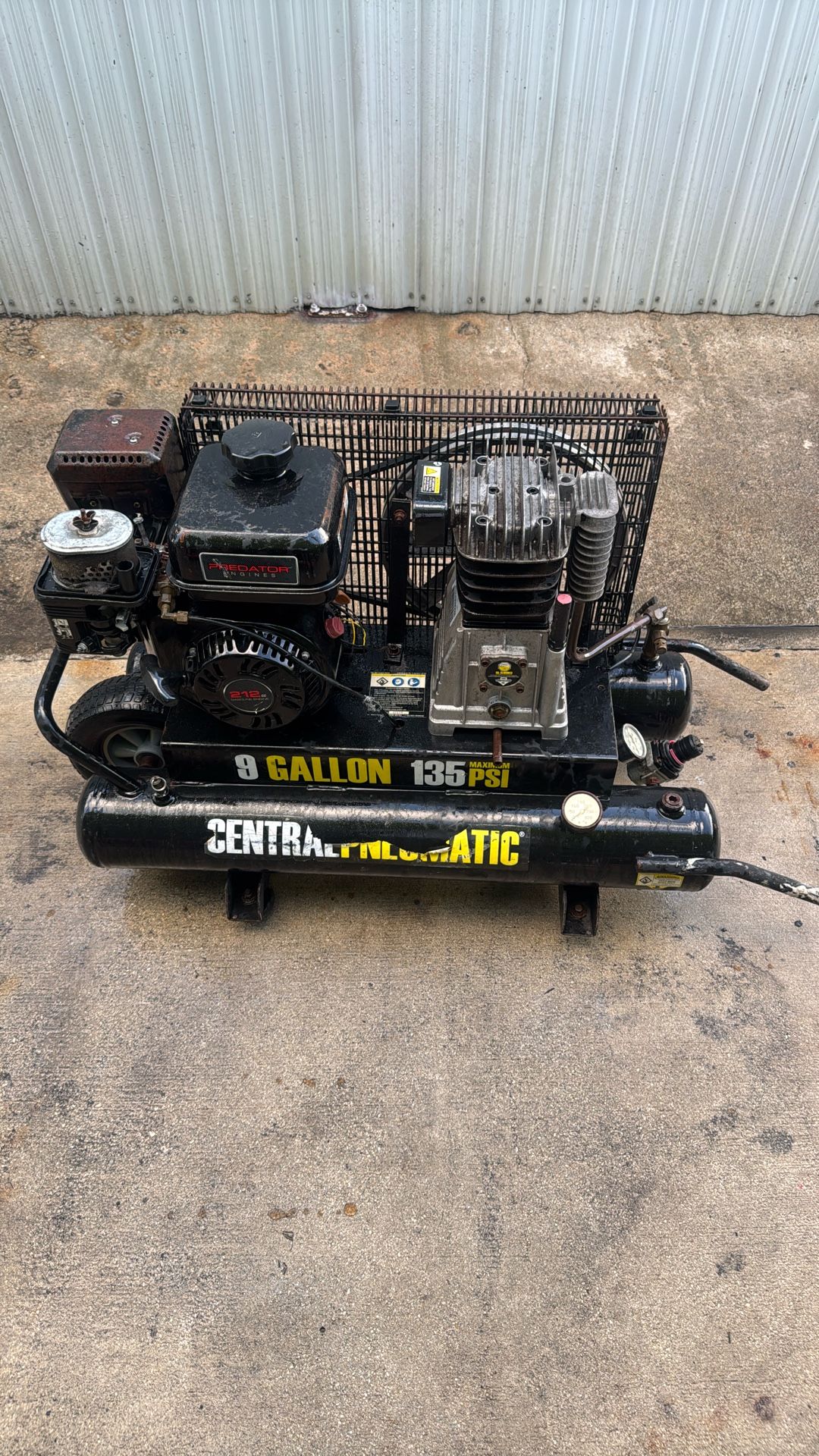 GAS AIR COMPRESSOR 9 GALLON