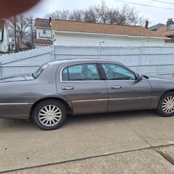 2003 LINCOLN TOWN CAR