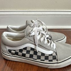 Used Vans Old Skool Checkered Unisex! Size men 8.5/ women’s 10(cash & pick up only) 