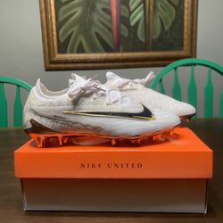 Nike Phantom Soccer Cleats