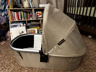 Uppababy Bassinet V3 - Excellent Shape