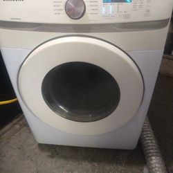 Gas Dryer Touch Screen. Works Great. Refurbished So All Works. 27 wide Can Deliver Install And Haul Hablo Español.