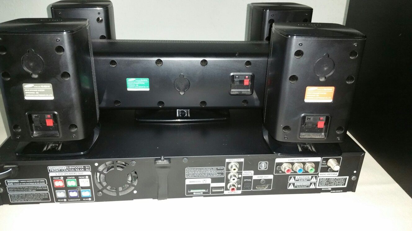 Samsung HTZ310 DVD 5.1 CH Home Theater System 1000watss for Sale in