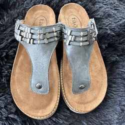 Taos Stupendous Metallic Sandals Size 36