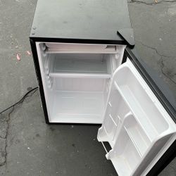 Euhomy Chef 4.2 Cu. Ft. Mini Fridge – Black 