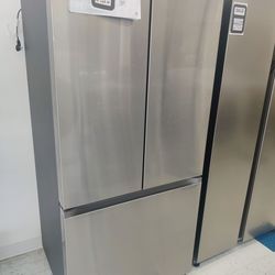 New Samsung
17.5 cu. ft. Counter Depth 3-Door French Door Smart Refrigerator in Stainless Steel