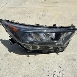 2019 - 2021 TOYOTA RAV4 RH PASSENGER SIDE HEADLIGHT OEM