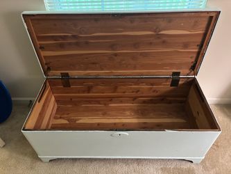 Vintage Cedar-Lined Wooden Blanket Chest