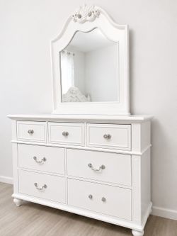 White Full-Size Bedroom Set – Bed Frame & Dresser with Mirror