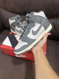 2022 Dunk High SE ‘Light Bone’ Size 8.5M / 10W (Brand New)