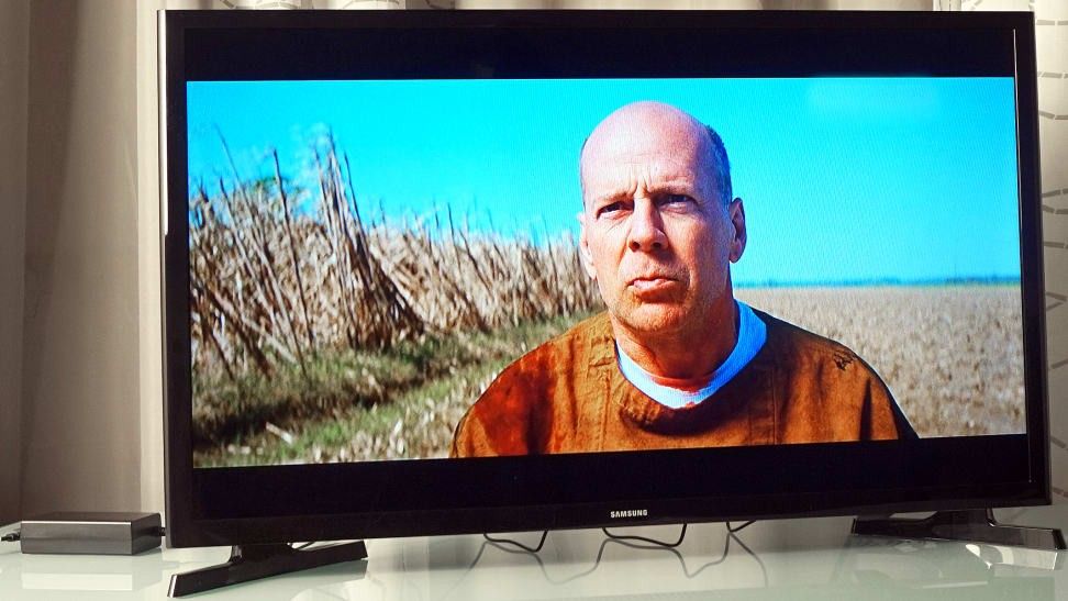 Samsung UN32J4000AFXZA, which is a 32-inch Class HD (720P) LED TV. 