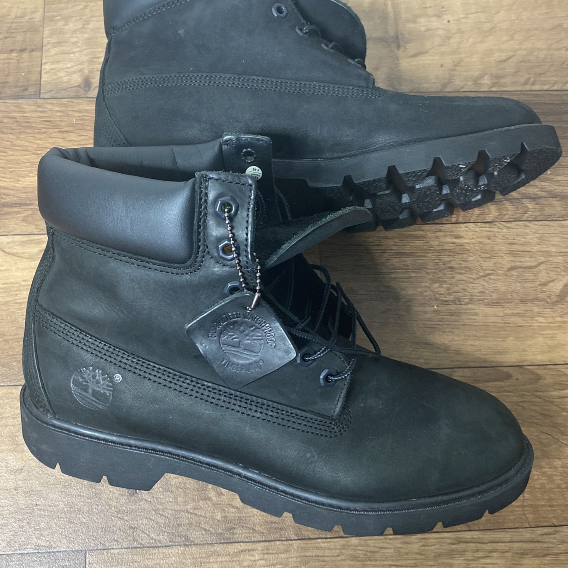 LIKE NEW All Black Timberlands 