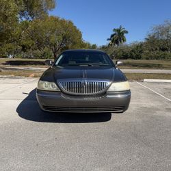 2004 Lincoln Town Car
