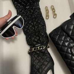 Black High Boots N. Glasses