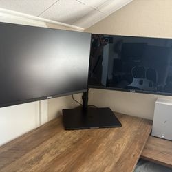 2 Dell Monitors & Stand