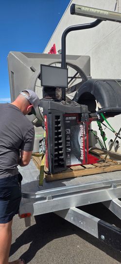 Road force tire balancer
