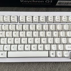 Keychron Q1 White 75% Mechanical Keyboard