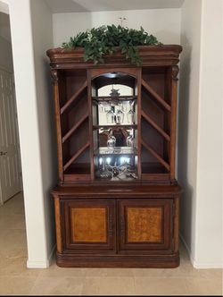 Wine storage cabinet