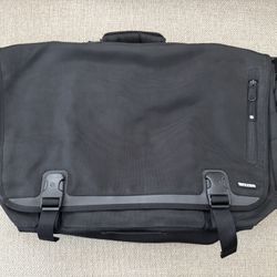 Incase 17"  Laptop Bag, Horizontal Shoulder Bag
