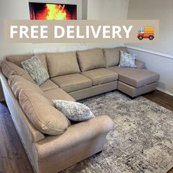 Large Stanton Sectional Couch 🛋️- FREE DELIVERY 🚚 