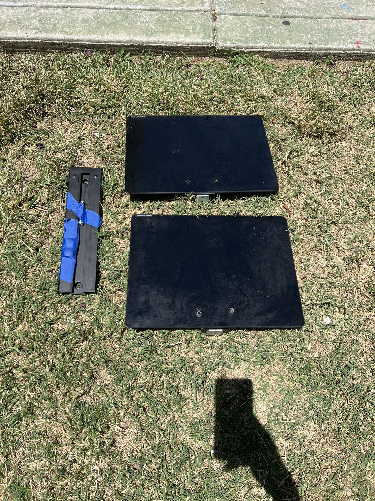 (1) Pair Of Shelves (Glass/Metal/Plastic)