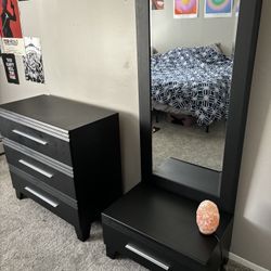 Dresser & Nightstand With Mirror