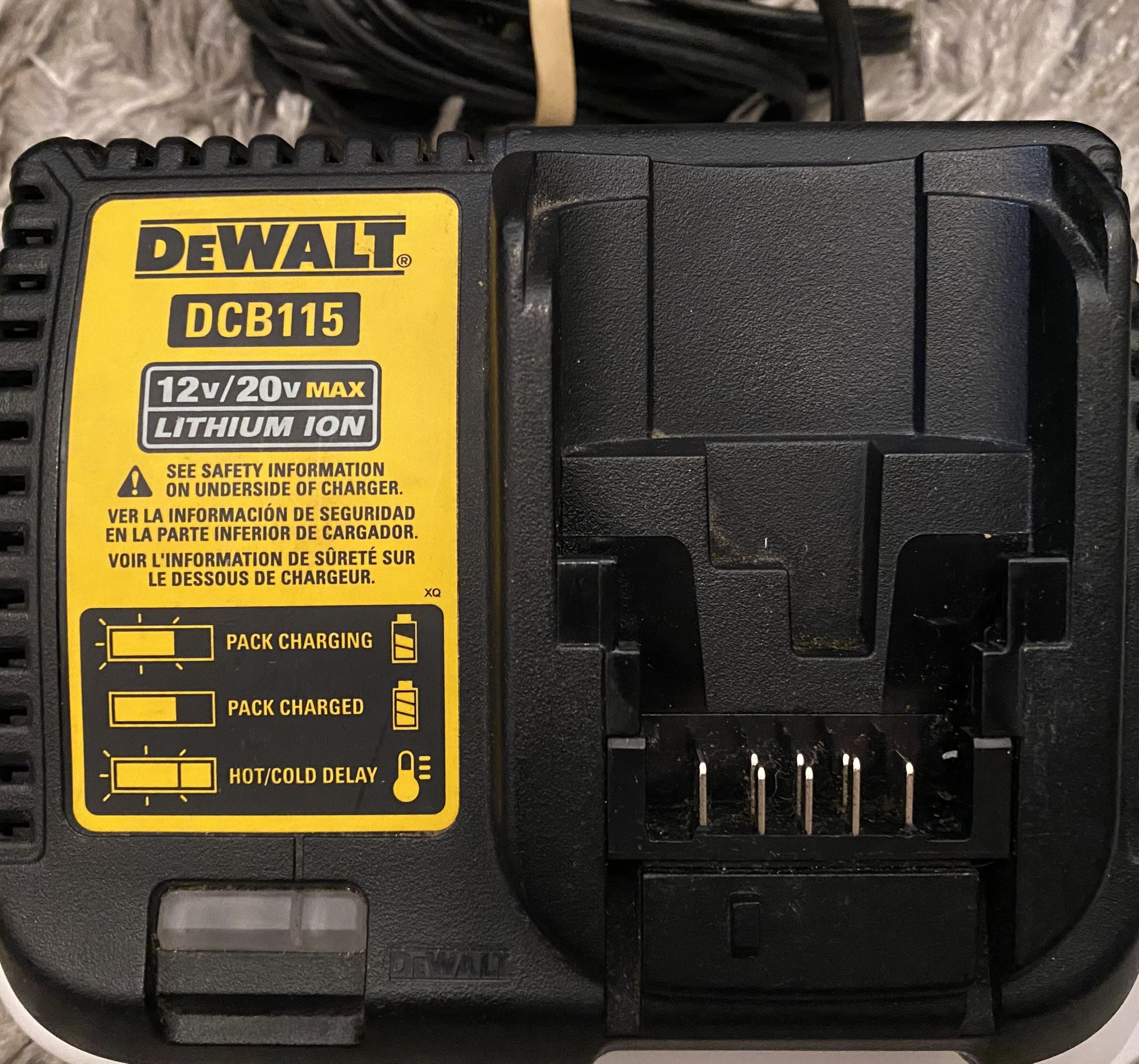 Dewalt DCB115 BATTERY CHARGER
