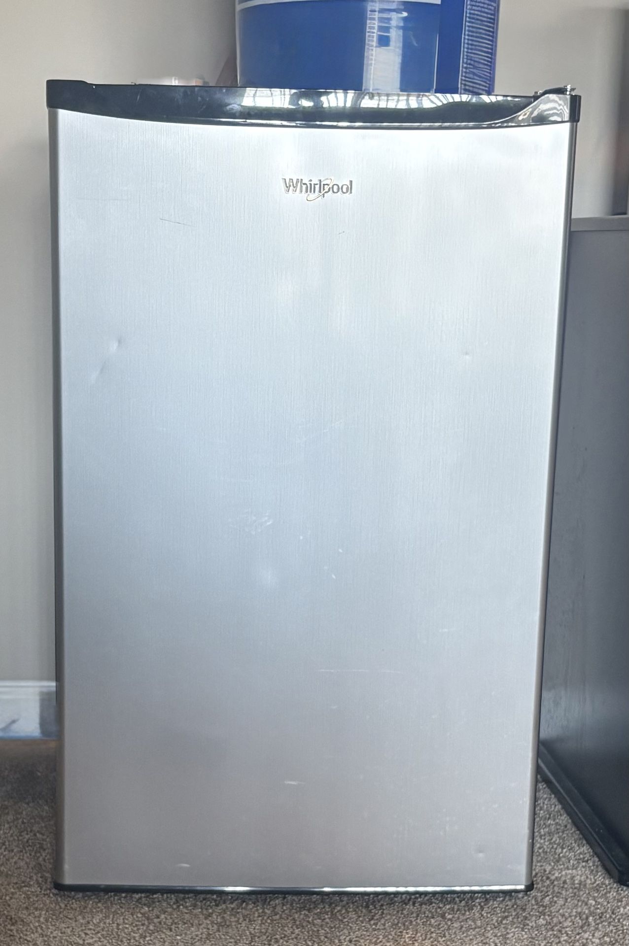 Whirlpool 4.3cu. ft Mini Fridge/ Freezer