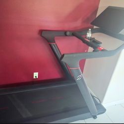 Peloton Tread (Like-New)