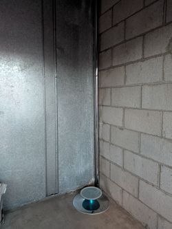 Spinning pole