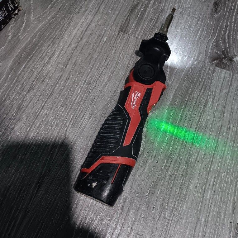 Milwaukee M12 Cordless Soldering Iron 