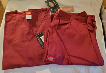 Dickie's Scrubs Set Size Small Burgundy Flared pant