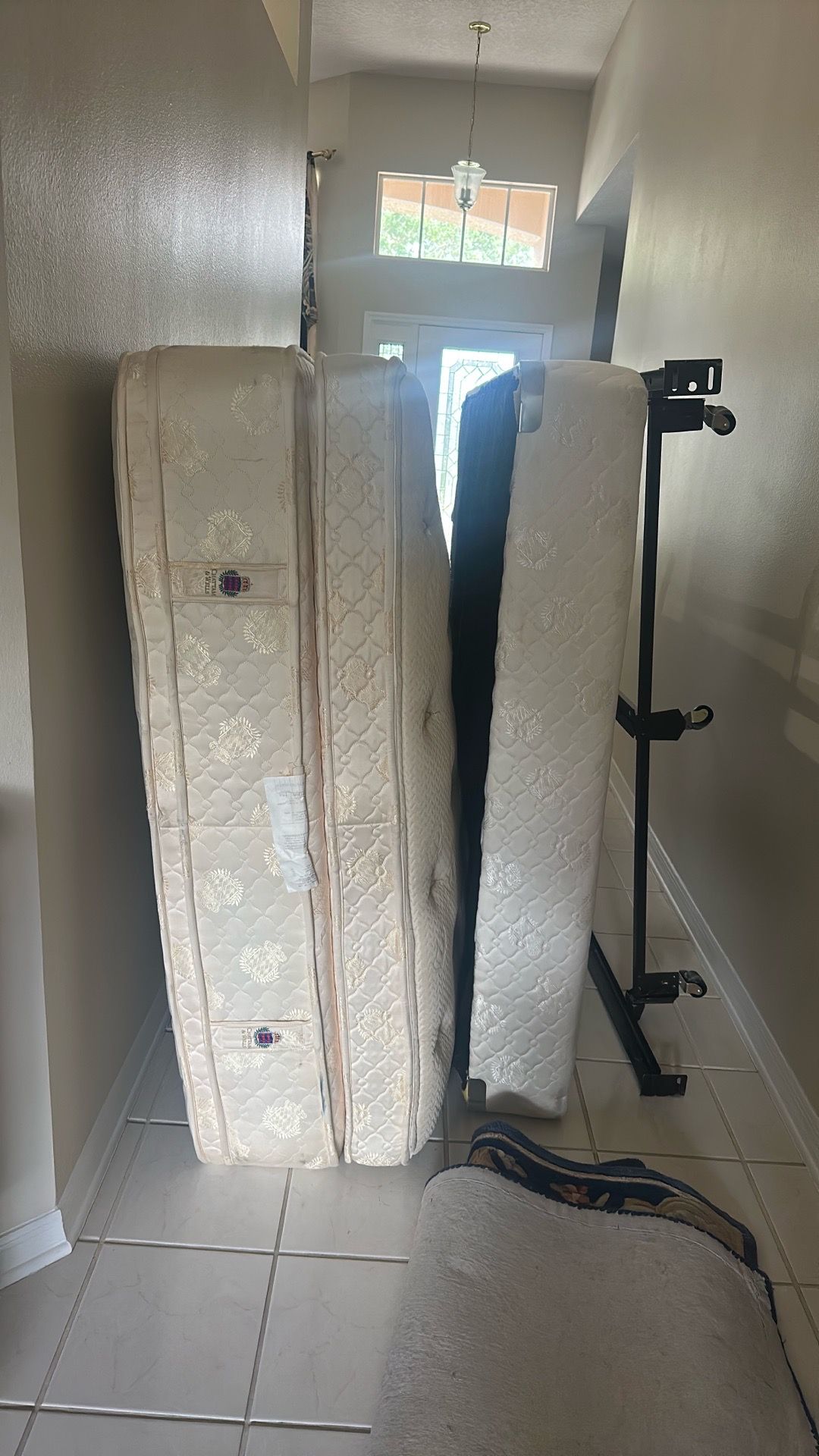 Royal Collection Queen bed mattress, boxspring frame Queen bed mattress box spring frame