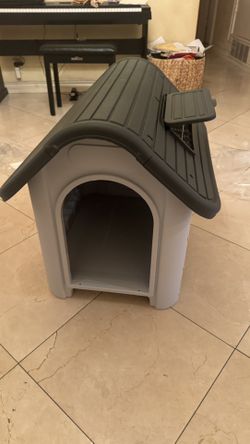 YITAHOME Dog House Outdoor Plastic Doghouse Indoor Pet House with Adjustable Skylight for Small