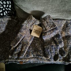 Scarf And Gloves Crafted With Beautiful Materials Using Distinctive Details One Size 