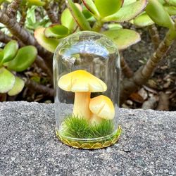 🍄‍🟫 Pretty handmade glass cloche with yellow mushrooms & green grass