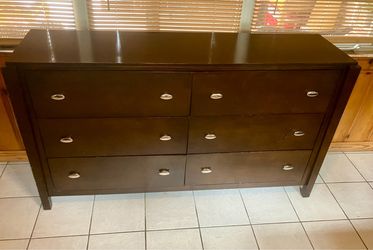 Heavy Solid Wooden Dresser w/ 6 Drawers