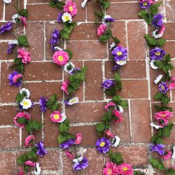 Flower and green leaves garland total of 10