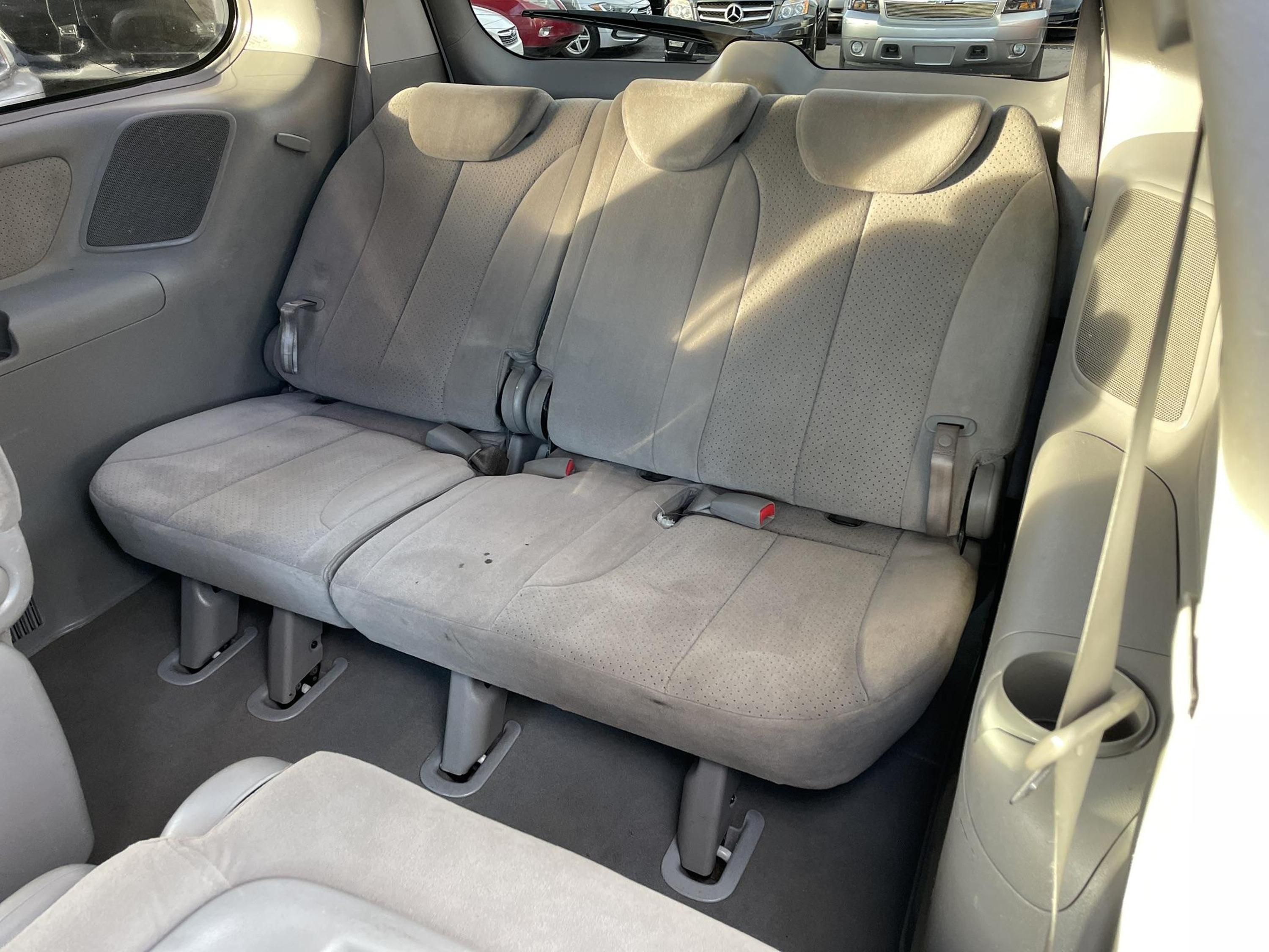 2007 Hyundai Entourage
