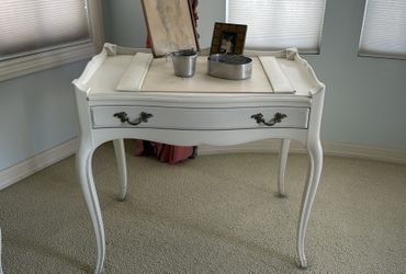 Dixon Powdermaker Furniture Co Desk Set White $350.00