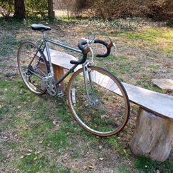 Lightweight Schwinn Road Bike With Upgrades 