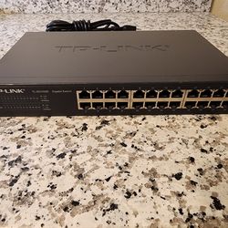 TP-Link TL-SG1024D 24-Port Gigabit Desktop / Rackmount Ethernet Switch